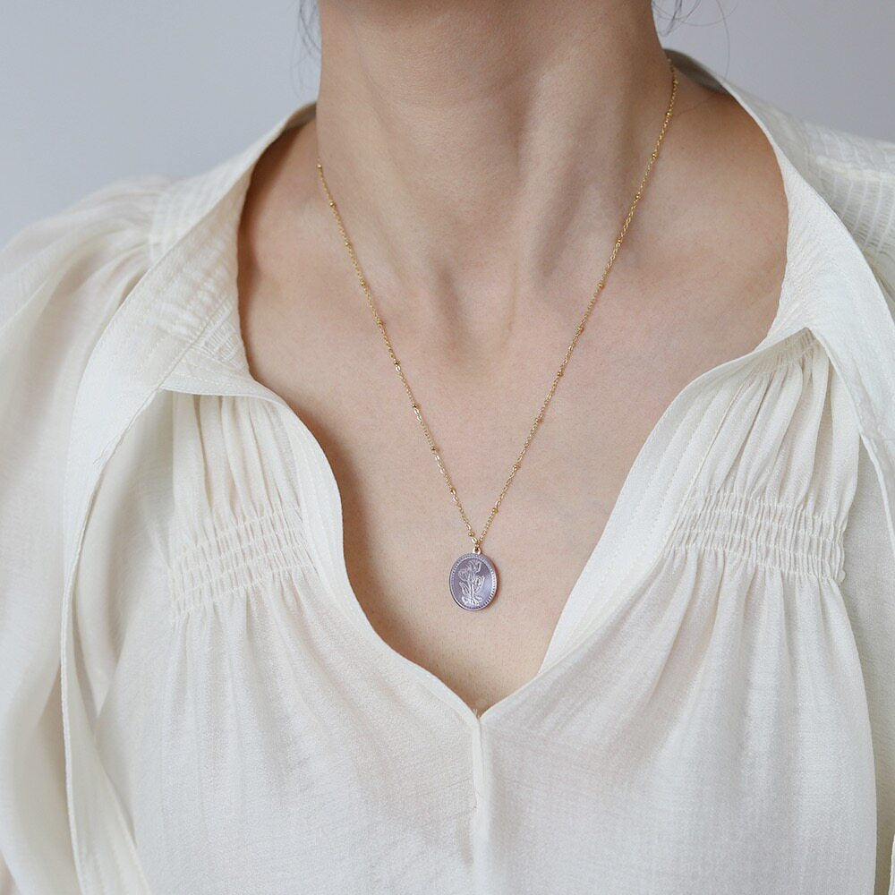 Blooming Tulip Shell Necklace